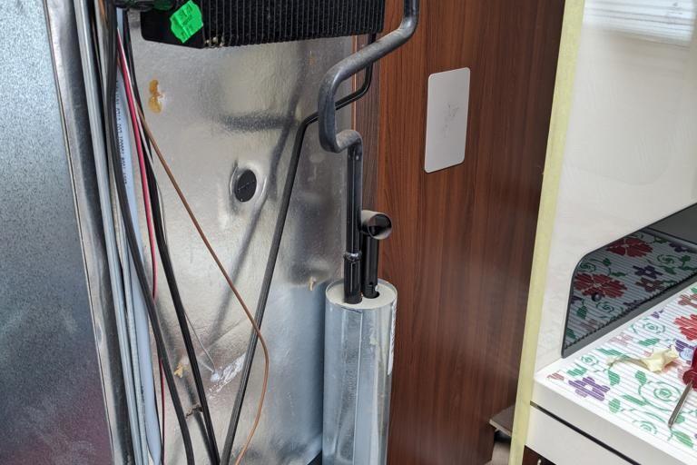 7. Kühlschrank rausziehen